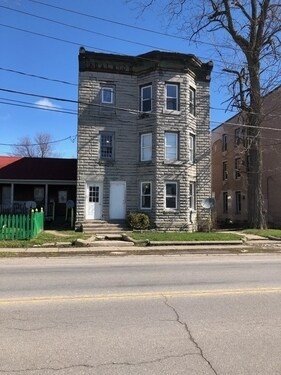 Foto principal - 148 W Main St