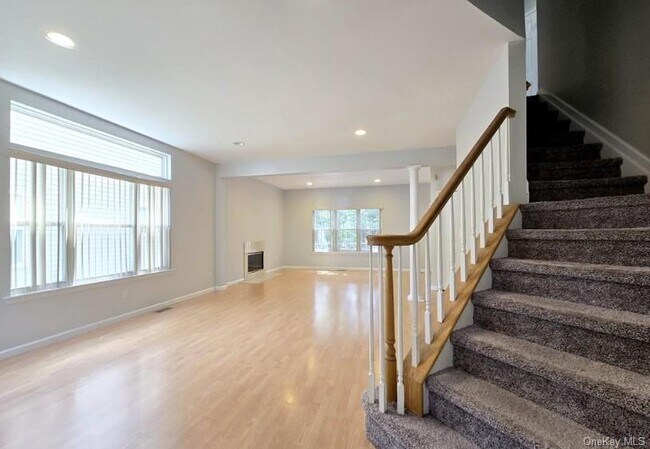 Foto del edificio - 19 Sunflower Ridge Rd