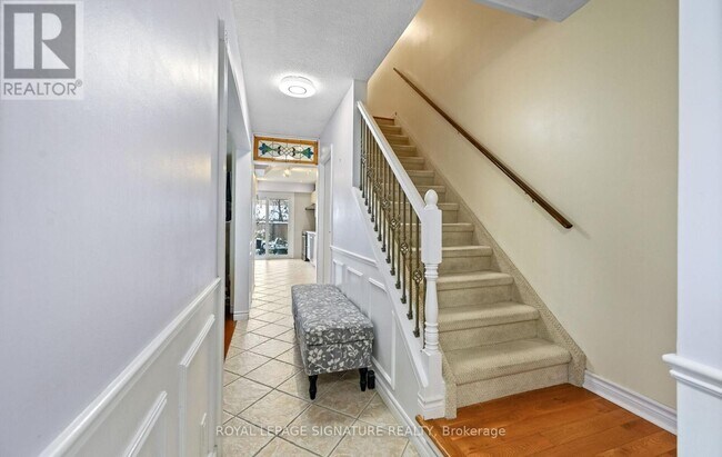 Building Photo - 1033 Raintree Ln