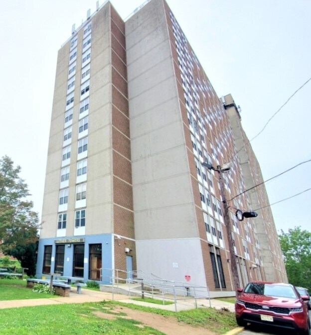 Primary Photo - 488 W State St