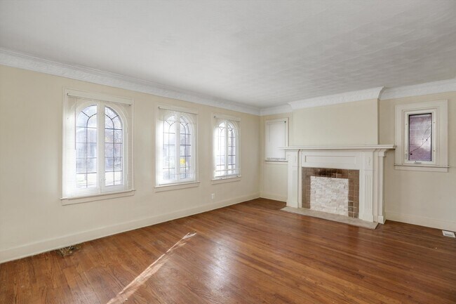 Building Photo - 16848 Baylis St