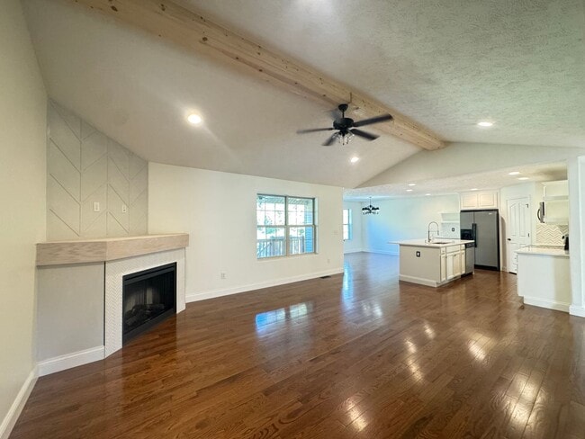 Building Photo - WELCOME HOME!