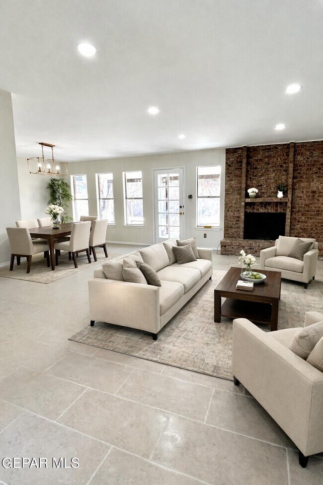 Foto del edificio - 740 Tepic Dr