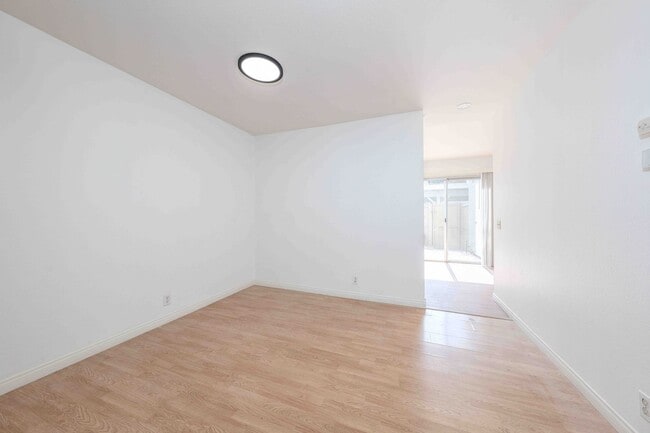 Building Photo - 36 Greenbough