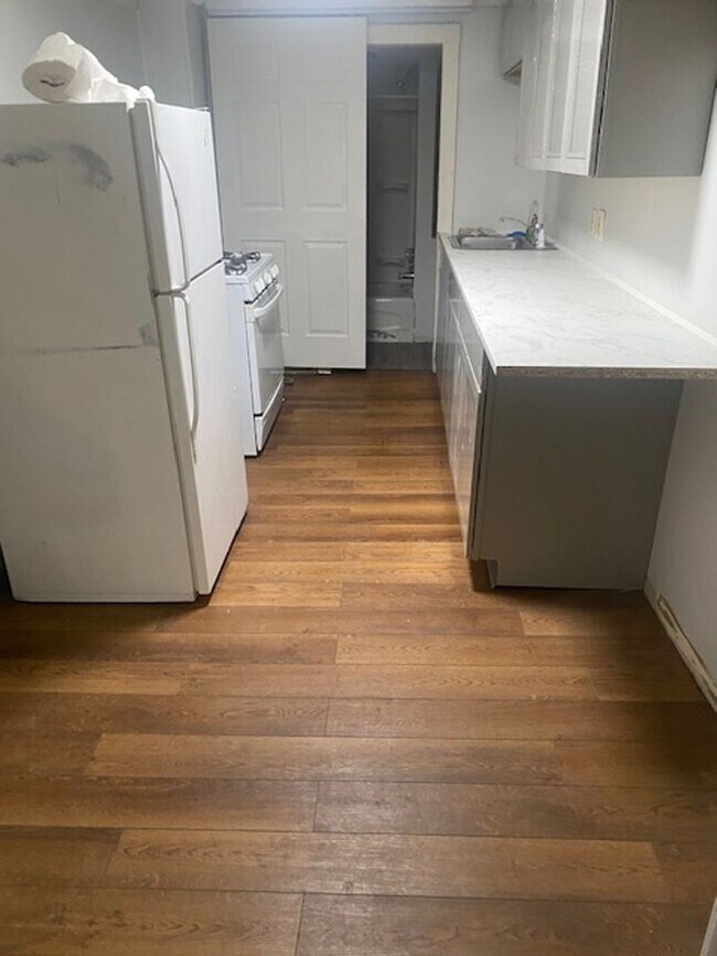 Building Photo - 2 bed 1 bath