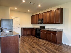 Building Photo - 4711 Prairie Chase Dr