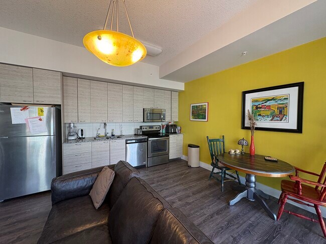 Building Photo - 253 Albert St