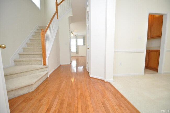 Building Photo - 416 Oak Pine Dr