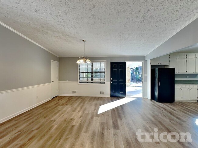 Building Photo - 135 Stephens Dr