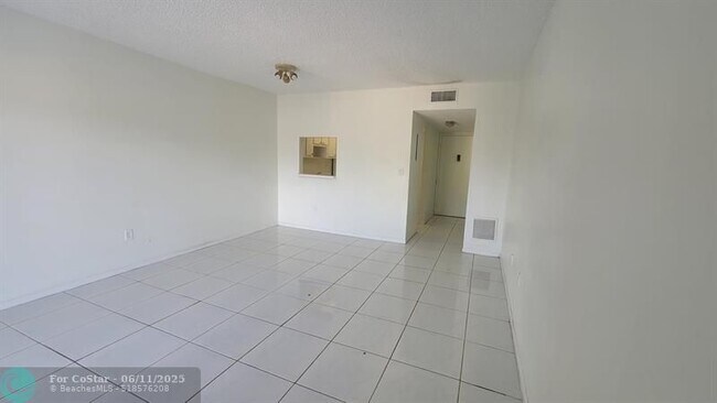 Foto del edificio - 4374 NW 9th Ave