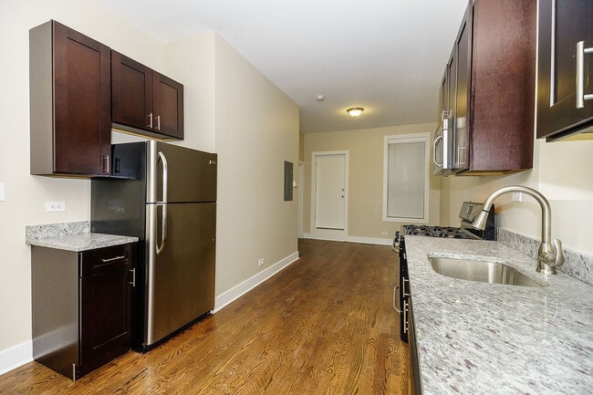 Foto del edificio - 1334 W 18th Pl