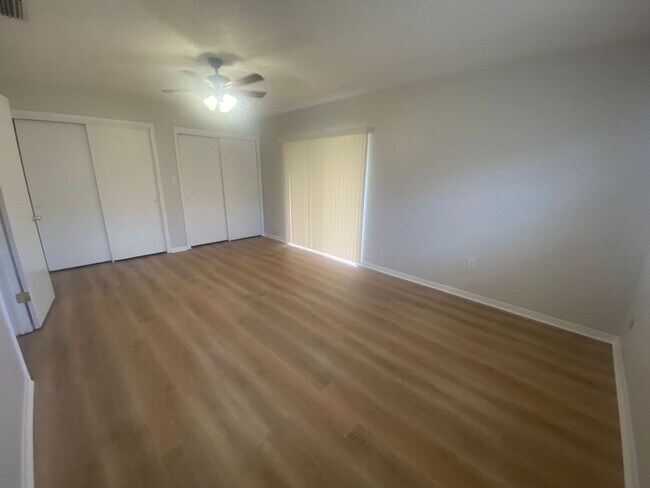 Foto del edificio - 1808 Arthur Ave