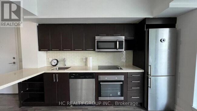 Building Photo - 565 Wilson Ave