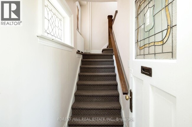 Building Photo - 303 Lonsdale Rd