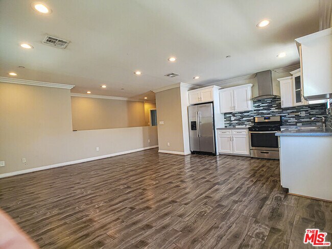 Foto del edificio - 963 N Wilton Pl
