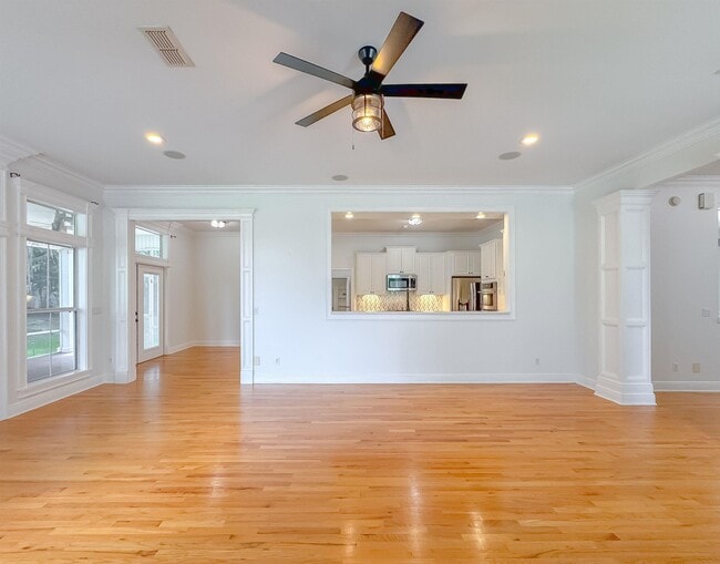 Building Photo - 3261 Carollton Dr