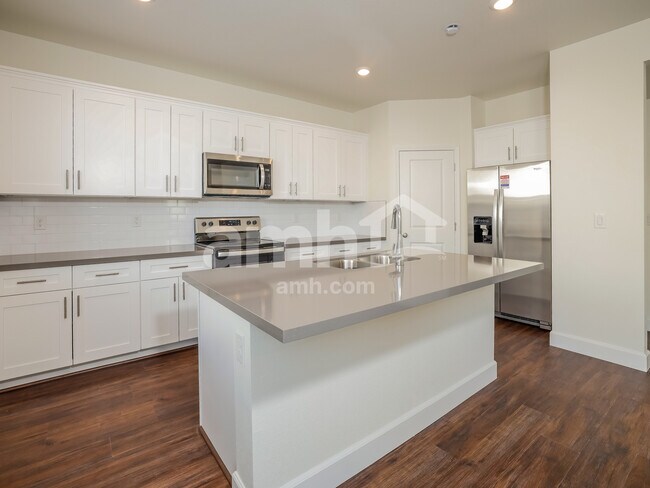 Foto del edificio - 6565 Enlightenment Dr