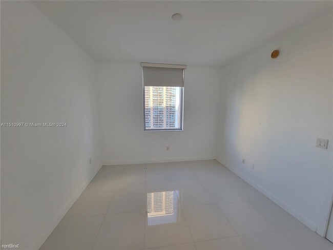 Building Photo - 1 br, 1 bath Condo - 1050 Brickell Ave Apt...