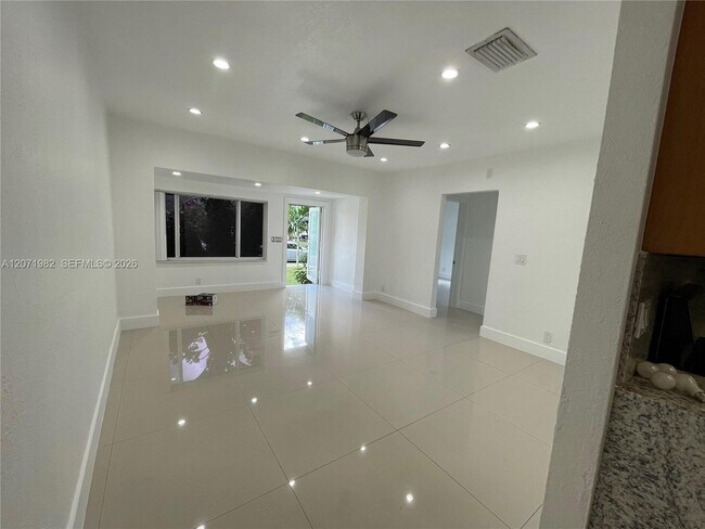 Foto del edificio - 15760 NE 18th Ct