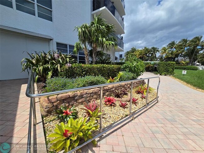 Foto del edificio - 5100 Dupont Blvd