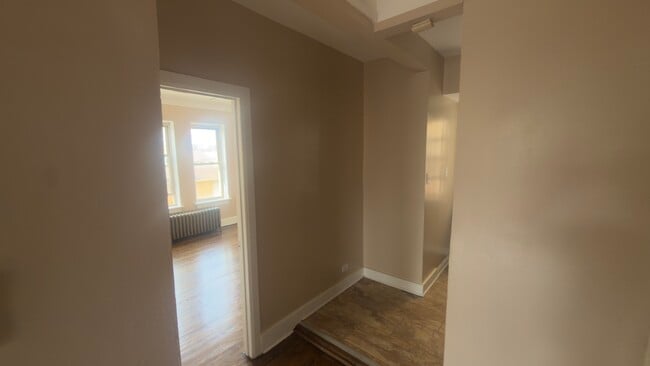 Building Photo - 8054 s Hermitage