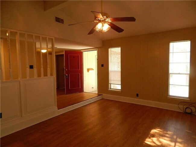 Foto del edificio - Tohara Properties3 (1407 Fairfield Dr)