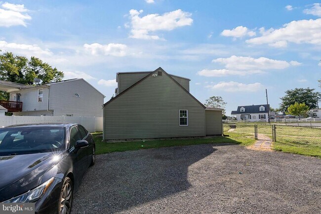 Foto del edificio - 3301 Sollers Point Rd