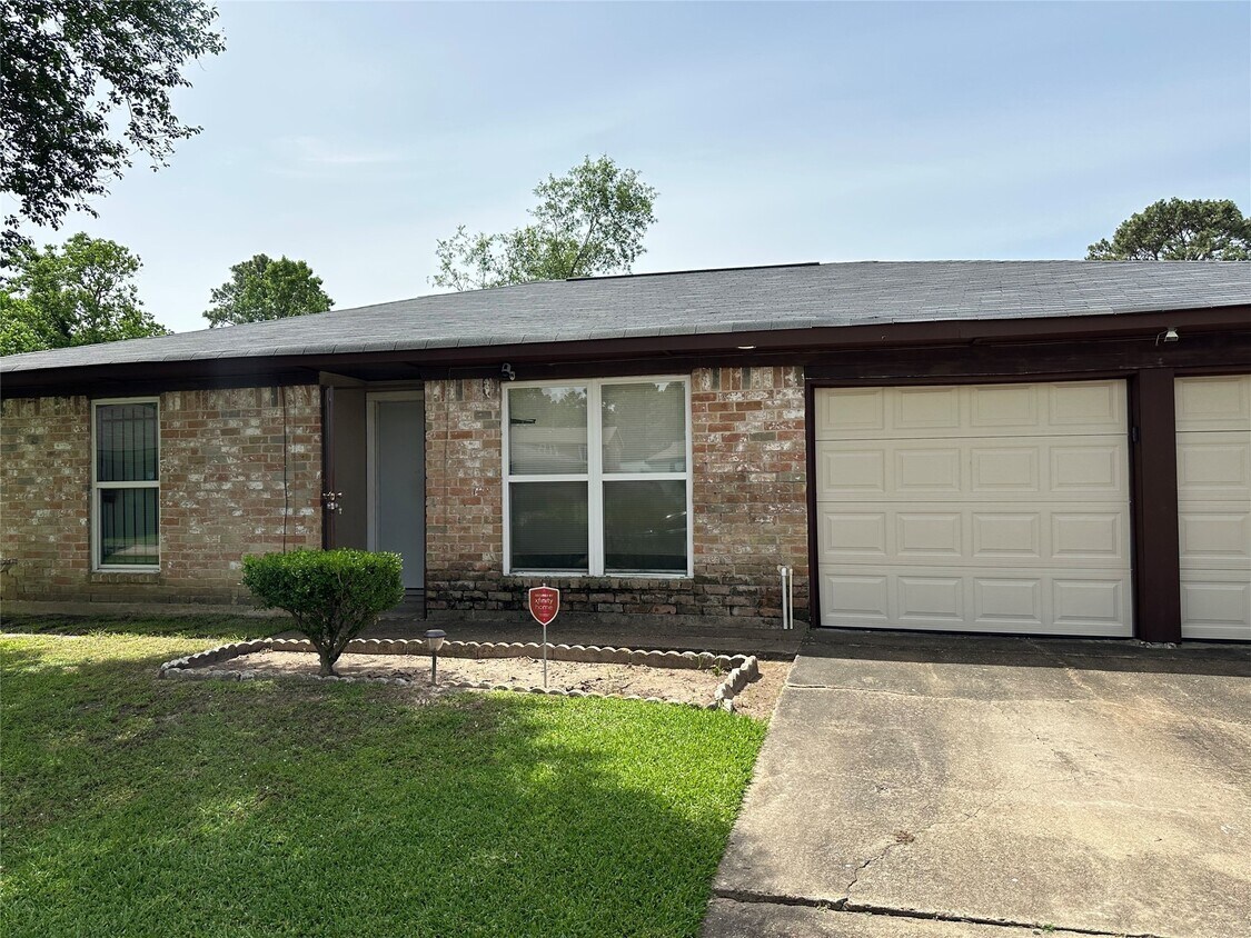 Foto principal - 9942 Valley Mill Ct