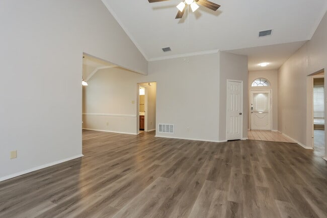 Foto del edificio - 712 Stain Glass Dr