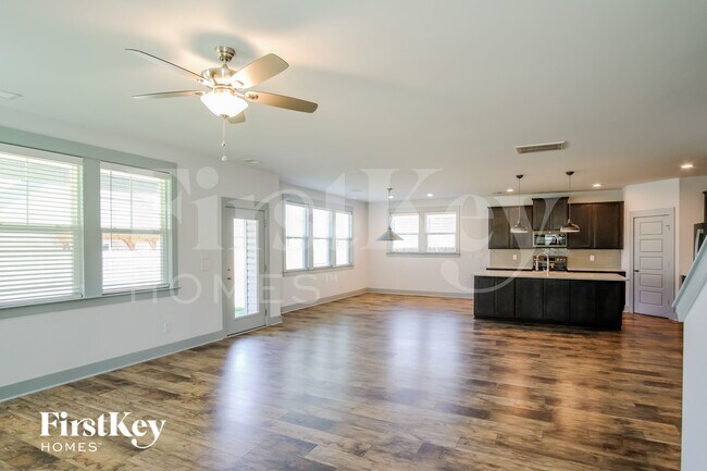 Foto del edificio - 222 Whirlaway Dr