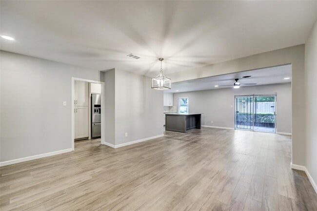 Building Photo - 9610 Meadowvale Dr