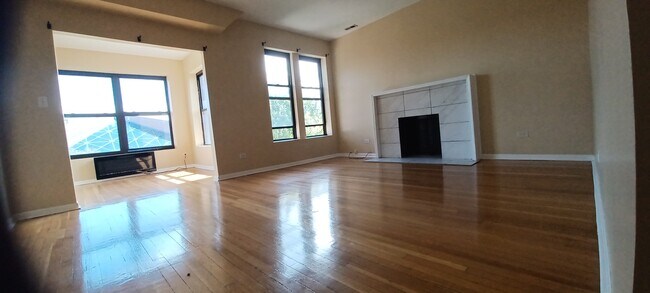 Building Photo - 6342 S Kenwood Ave