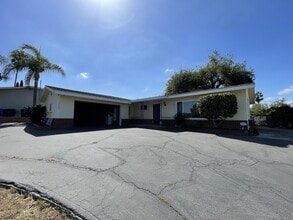 Building Photo - 439 Avalon Dr