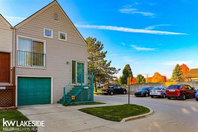Building Photo - 5611 Fox Hill Dr