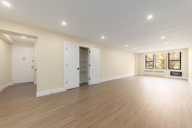 Foto del edificio - 310 Lenox Rd