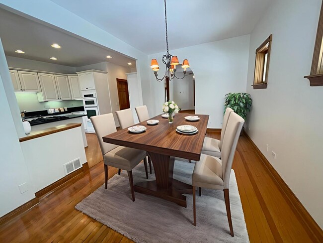 Foto del edificio - 3857 N Hermitage Ave