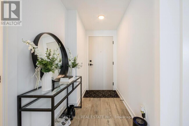 Photo du bâtiment - 327 King St W