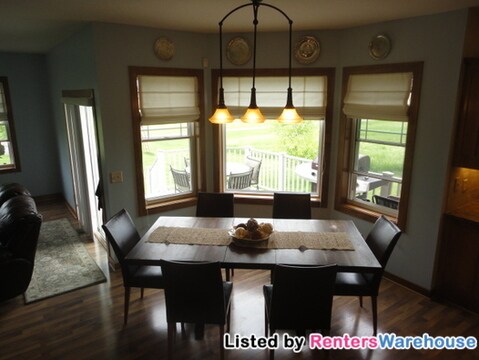Foto del edificio - 6712 Lakeview Cir NE