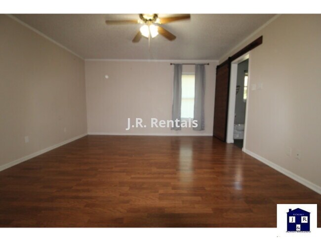 Foto del edificio - 616 Manning Dr