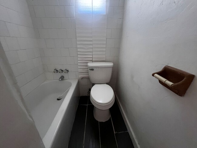 Foto del edificio - 319 E St