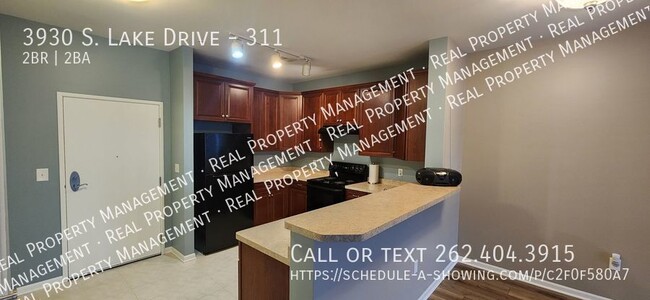 Building Photo - Amazing Lakefront 2 Bedroom Upper Condo