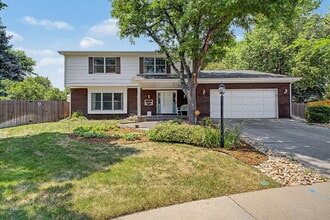 Building Photo - 10074 E Lake Dr