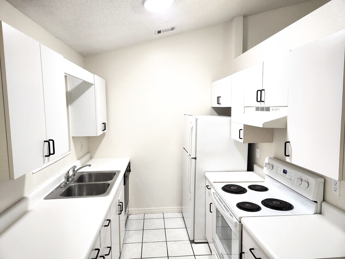 Galley Kitchen - 2149 Gloria Cir