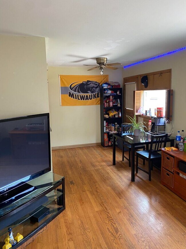 Foto del edificio - 3025 N Frederick Ave