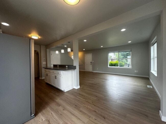 Building Photo - 4324 Hoyt Ave