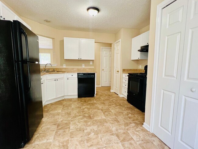 Building Photo - 5217 Elizabeth Rd