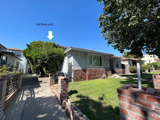 Building Photo - 12707 Oxnard St