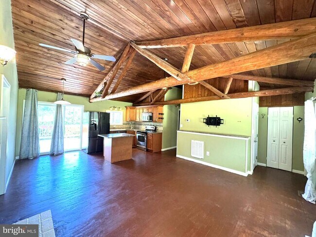 Building Photo - 454 Pine Ridge Dr