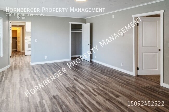 Building Photo - 730 E Bridgeport Ave