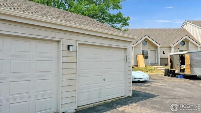 Foto del edificio - Spacious, Light-Filled Townhome in Fort Collins | 4-Bedroom Available This August